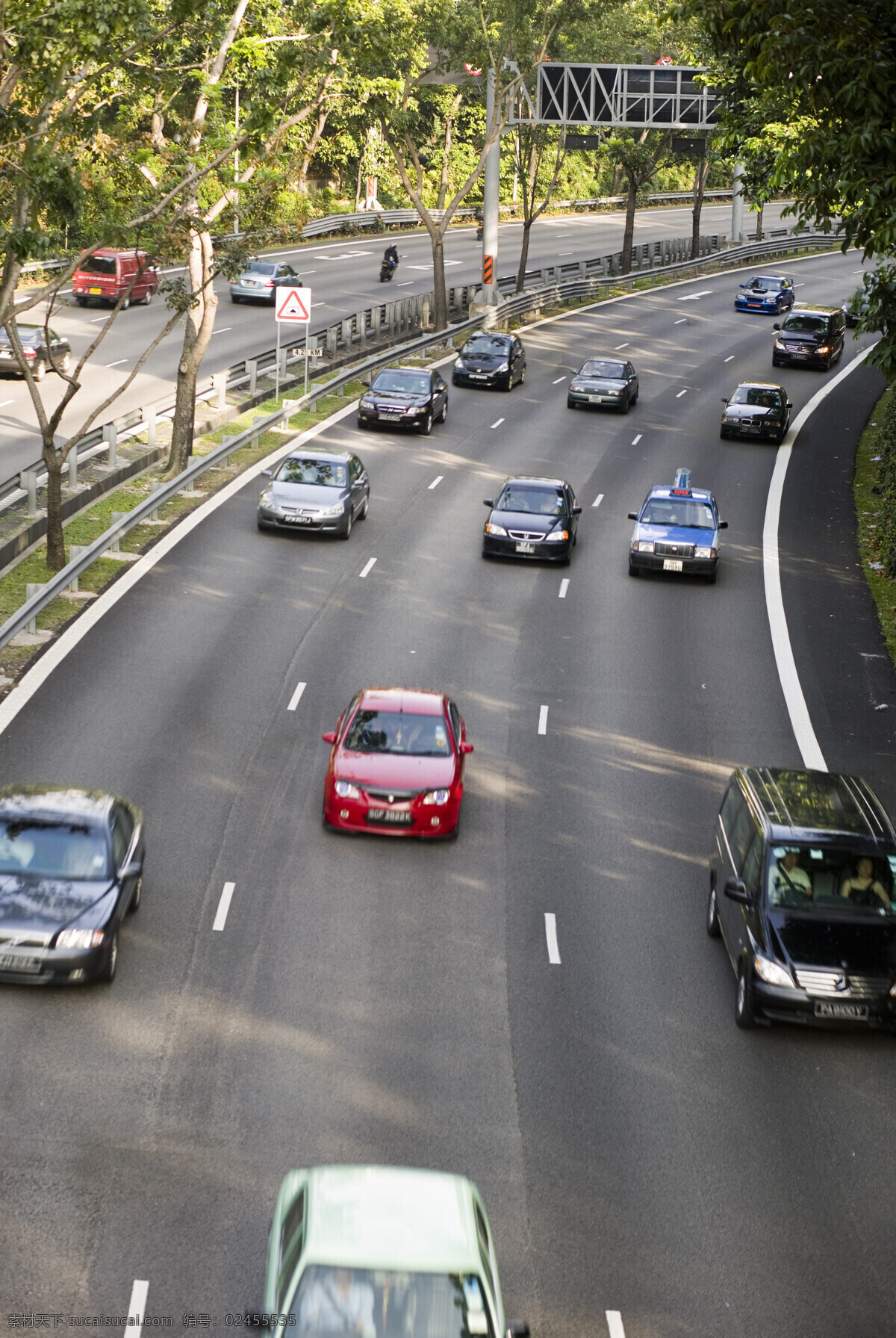 公路 上 汽车 汽车摄影 汽车素材 高档汽车 时尚汽车 名车 交通运输 生活用品 汽车图片 现代科技