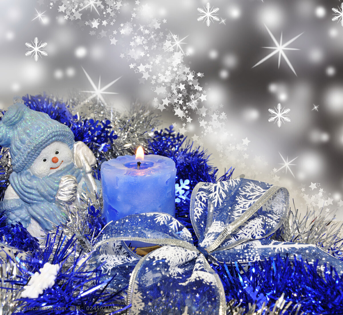 梦幻 圣诞节 背景 蓝色装饰 白色雪花 雪人 蜡烛 蝴蝶结 光晕 星光 丝带 西方节日