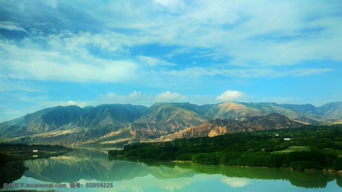 青海风光 自然风光 水 湖 蓝天 白云 沿途 夏天 山脉 倒映 倒影 山水相映 风景 大自然 自然景观 自然风景