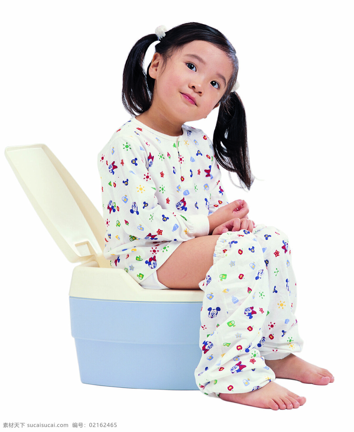 顽皮女孩 儿童 可爱的小女孩 坐在马桶上 微笑 可爱 人物图库 儿童幼儿 摄影图库