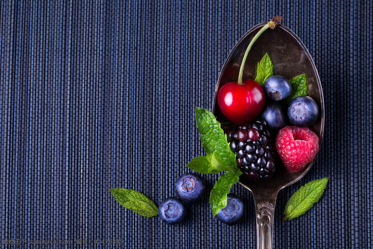 汤匙 水果 蓝莓 樱桃 树蓝 新鲜水果 水果摄影 果实 水果蔬菜 餐饮美食 水果图片