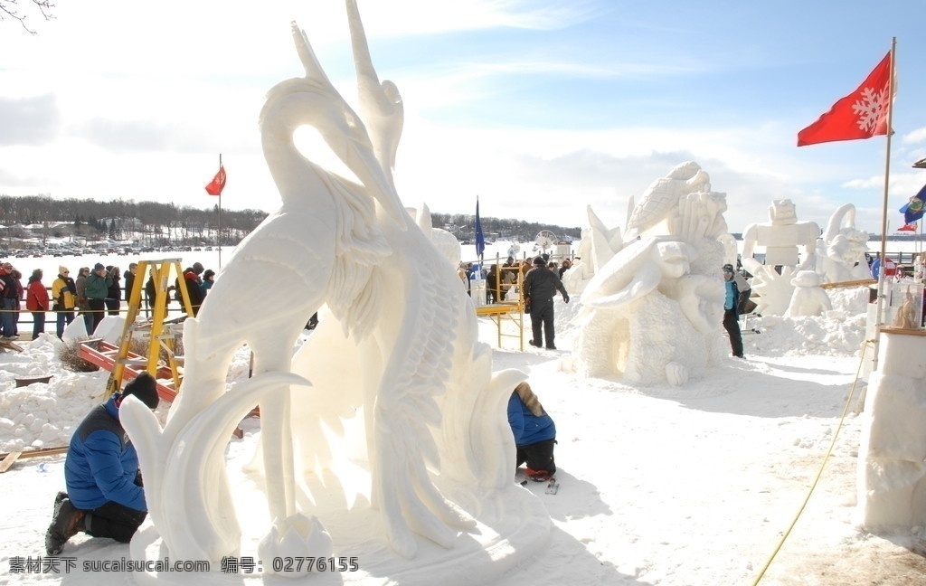 雪雕 艺术 冬天 人群 游人 蓝天 红旗 雕塑 文化艺术