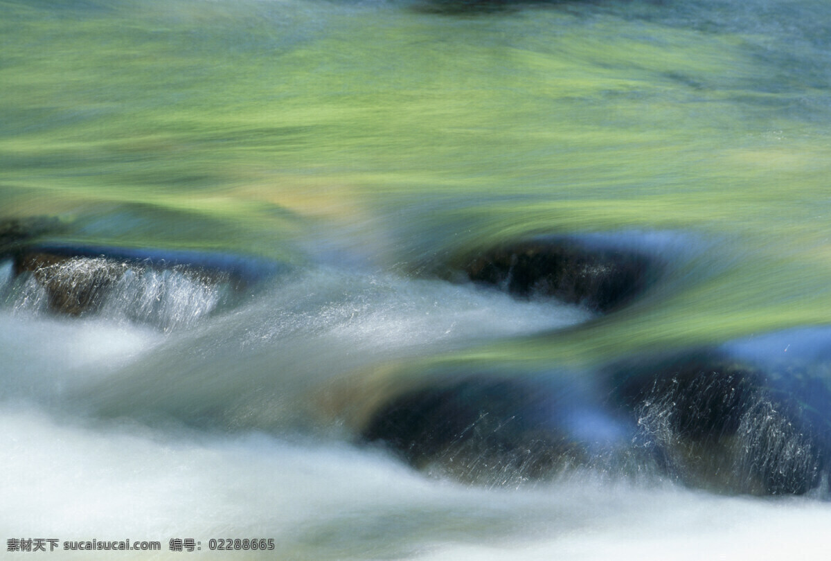 高山流水 自然景观 高山 流水 河流 瀑布 岩石 石头 青草 景色 景观 自然景色 野生 旅游 高清图片 山水风景 风景图片