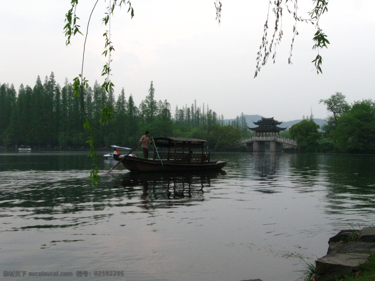 西湖 风光 船 杭州 湖水 柳枝 绿色植物 水中倒影 西湖风光 西湖水 杭州西湖 风景 图
