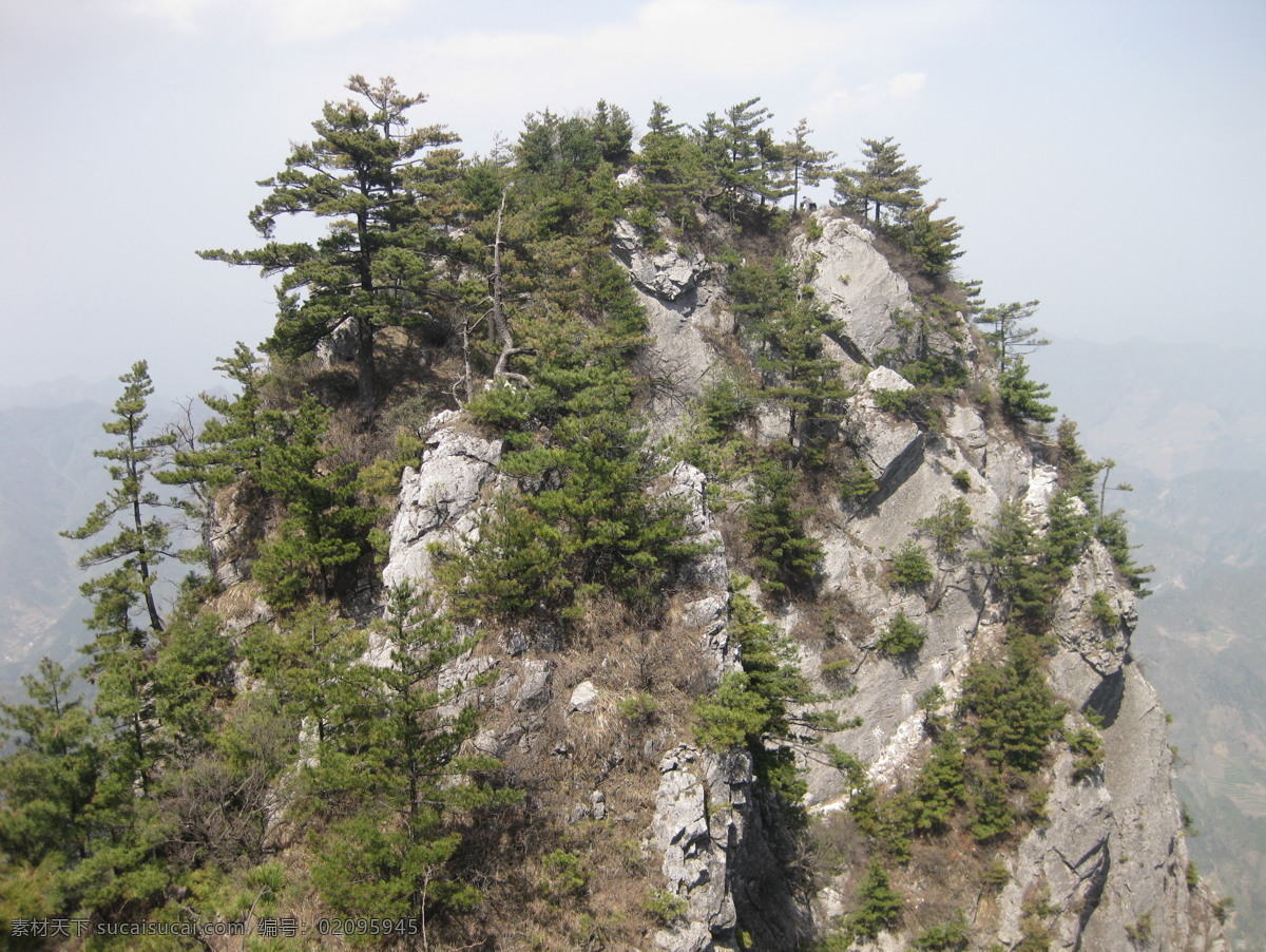 天竺摹霄 天柱平地立 苍松岩上擎 灰色