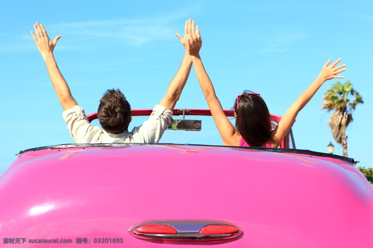粉色 轿车 里 浪漫 情侣 蓝天 汽车图片 现代科技