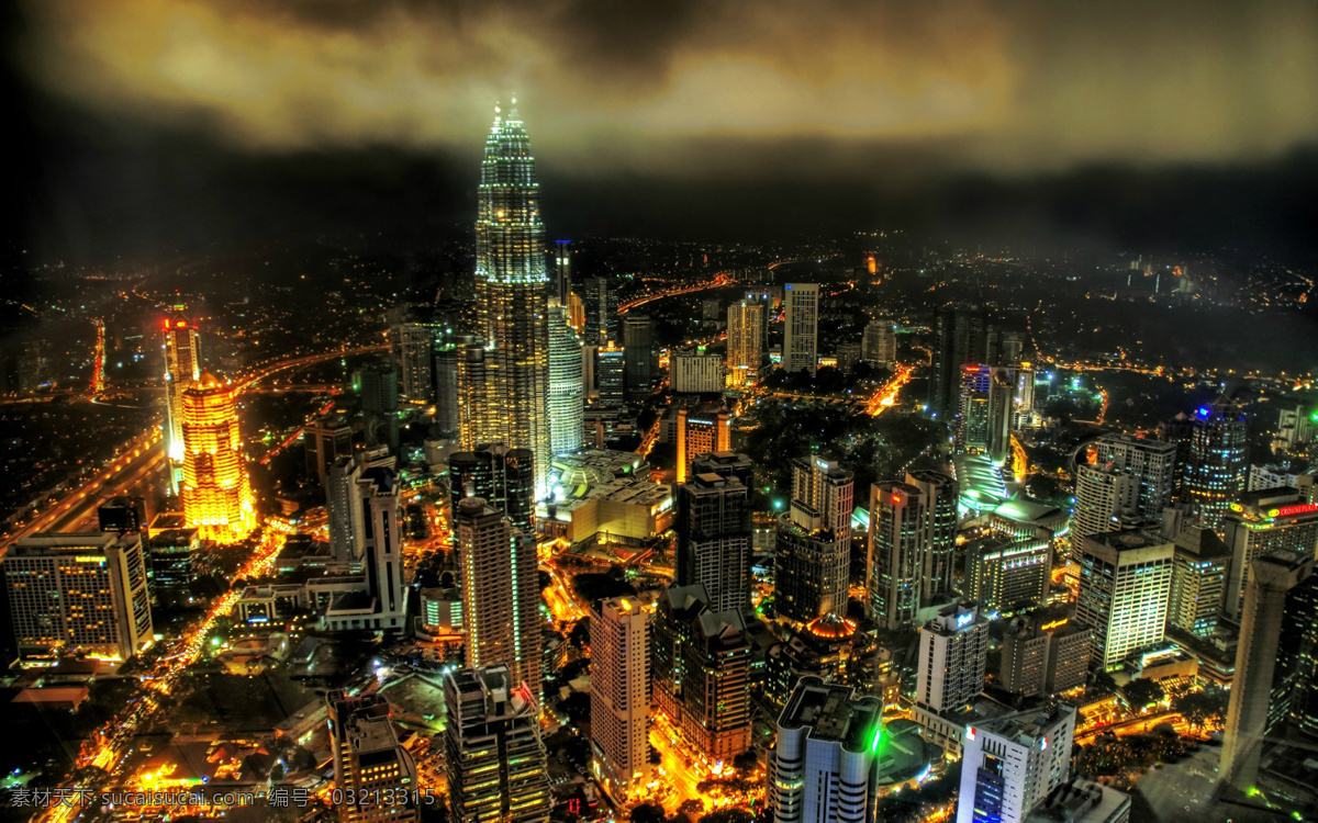 吉隆坡 夜景 俯瞰 石油双子楼 摩天大厦 建筑群 高楼无数 各种建筑 道路纵横 车流 车灯 城市灯光 夜空 城市景观 马来西亚 旅游风光摄影 旅游摄影 国外旅游