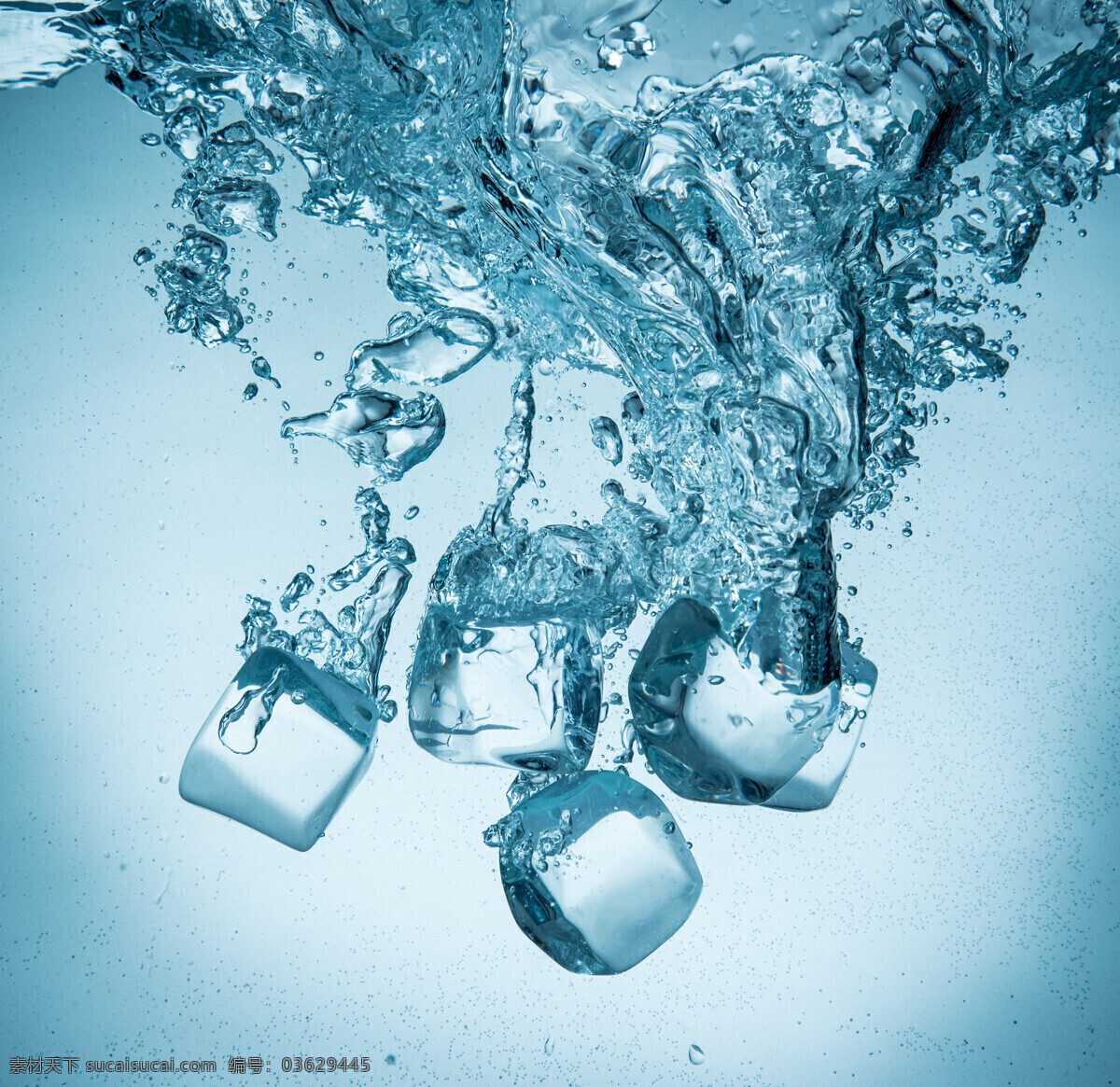 水平面 液体 夏季主题 冰块 冰块设计 水 水滴 落入 水里 冰爽 冰爽夏季 青色 天蓝色