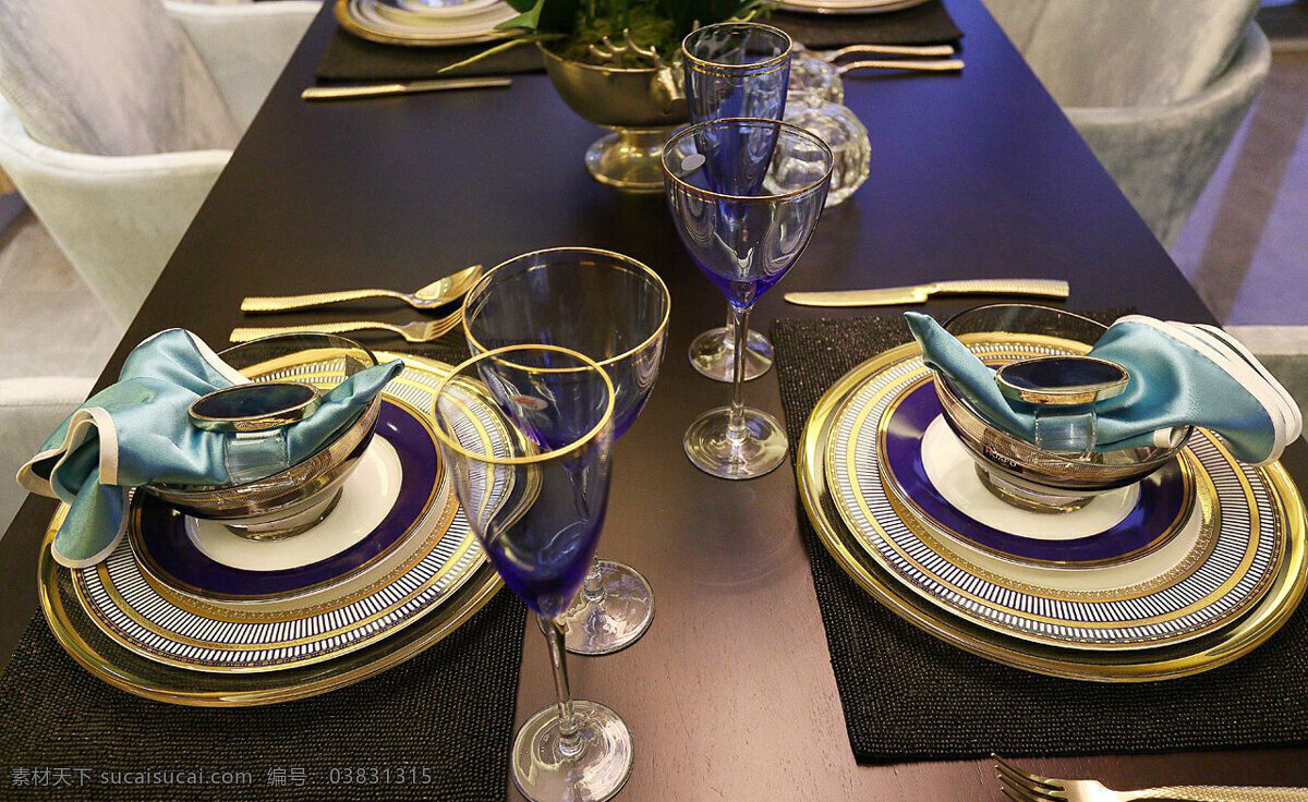 欧式 餐厅 餐具 装修 室内 效果图 白色灯光 长方形餐桌 酒杯 桌椅