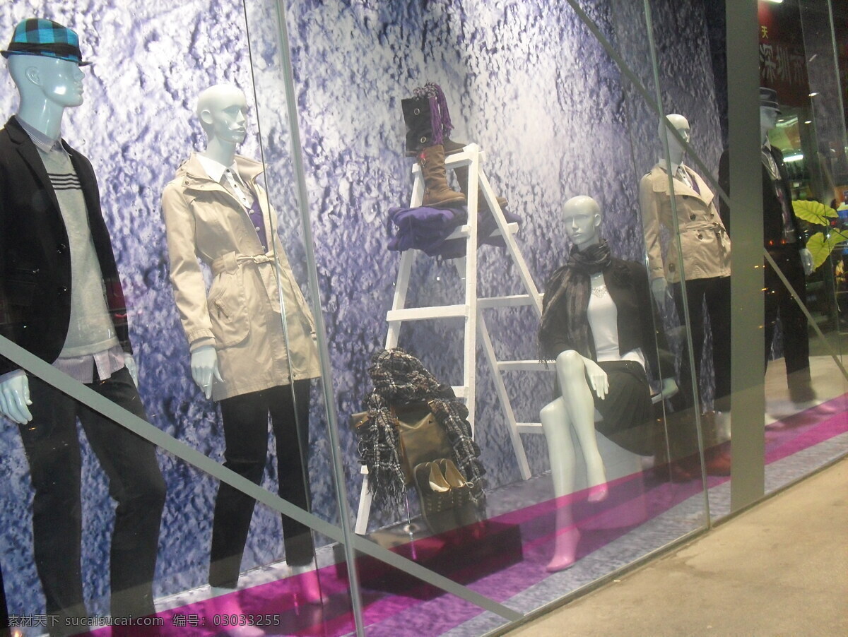 橱窗 搭配 店铺 顾客 黑色 灰色 模特 店铺橱窗模特 展示 职业装 梯子 吸引 生活素材 生活百科 家居装饰素材 展示设计