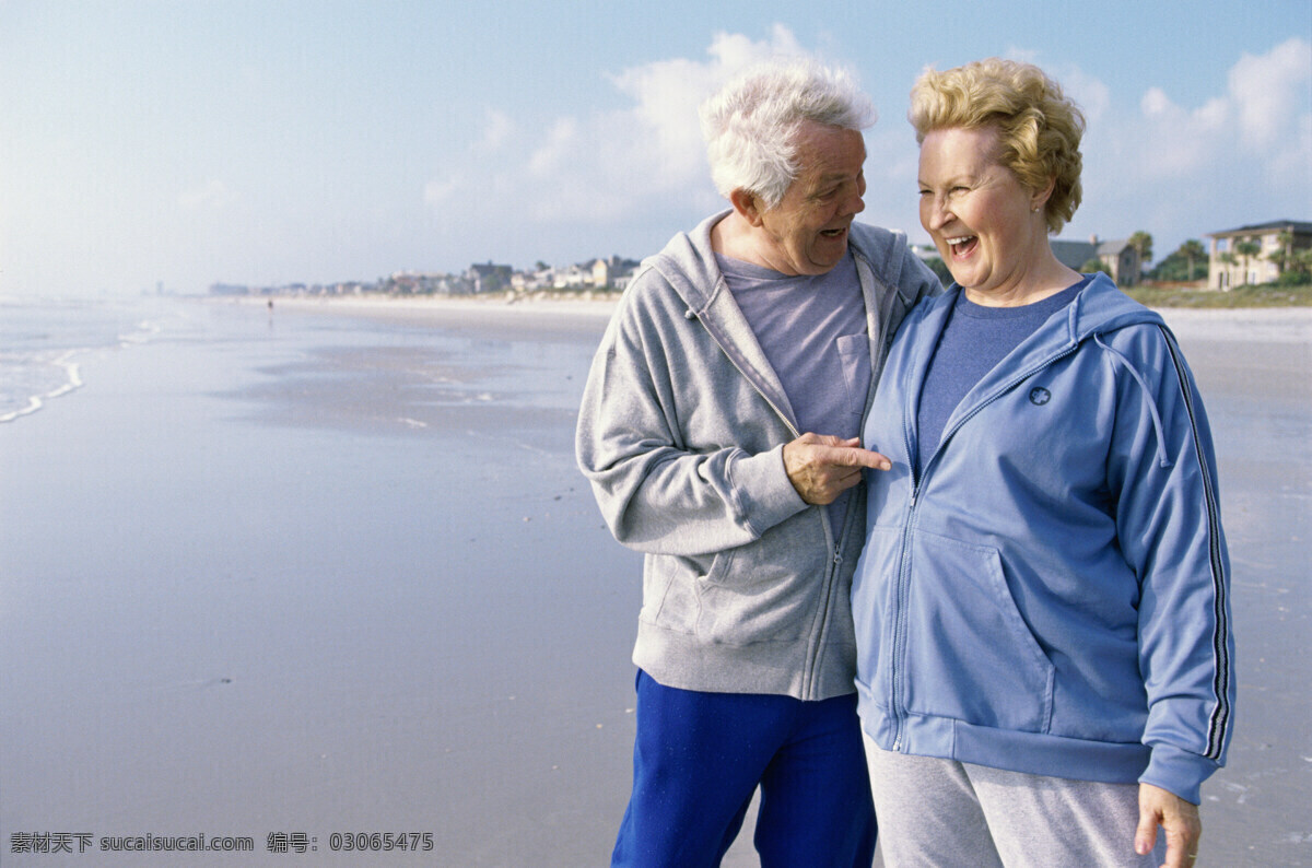 海边 恩爱 老年 夫妇 海边人物 沙滩 海滩 外国男性 男人 女性 女人 外国夫妻 老年夫妇 夫妻 生活人物 人物图片
