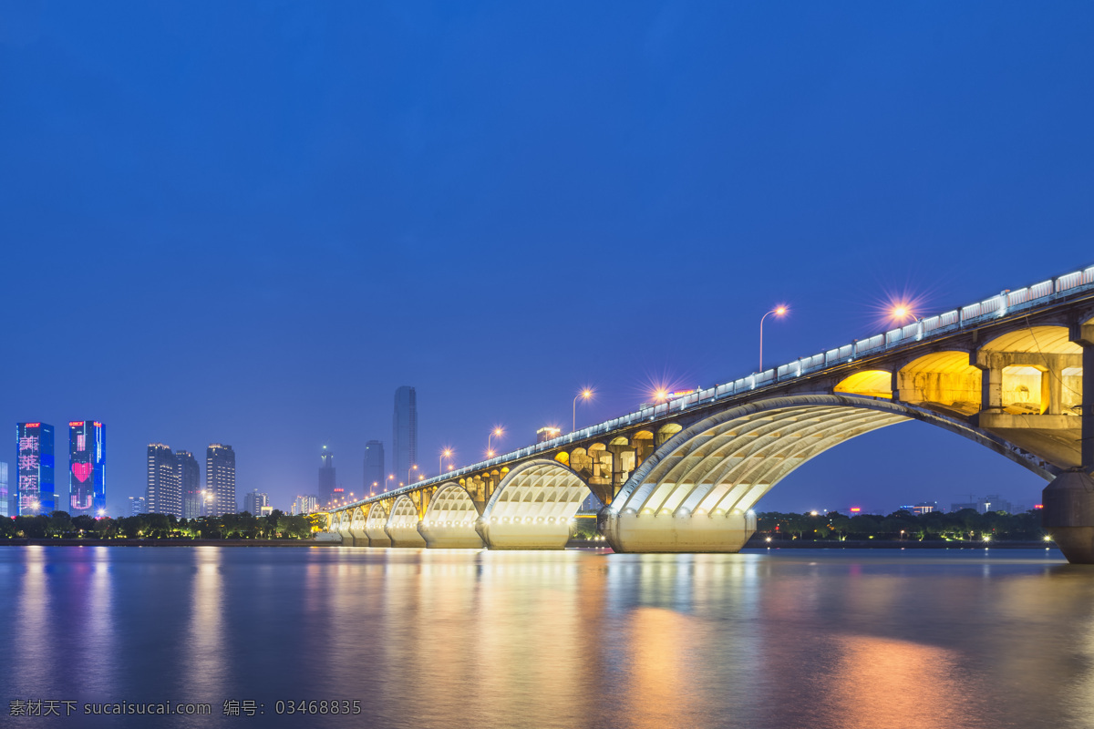 橘子洲桥夜色 城市建筑 城市建筑仰拍 城市夜景 办公 商业 科技城市 大厦 大楼 建筑群 高楼大厦 都市 俯瞰 人行道 斑马线 城市 建筑 高楼 天空 白云 蓝天 建筑摄影 自然景观 建筑园林 航拍素材 城市景观 晚上的夜景 现代城市 旅游摄影 夜景 风景素材 汽车 公路 大桥 城市大厦 园林建筑