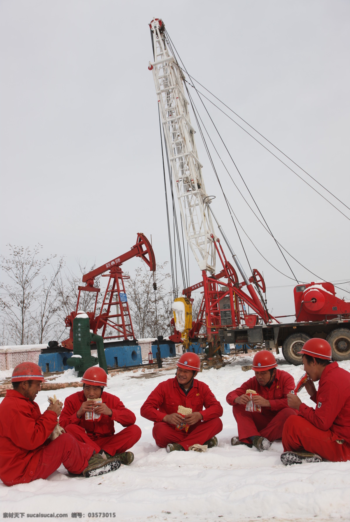 石油工人 石油 工人 延长石油 抽油机 照片 职业人物 人物图库