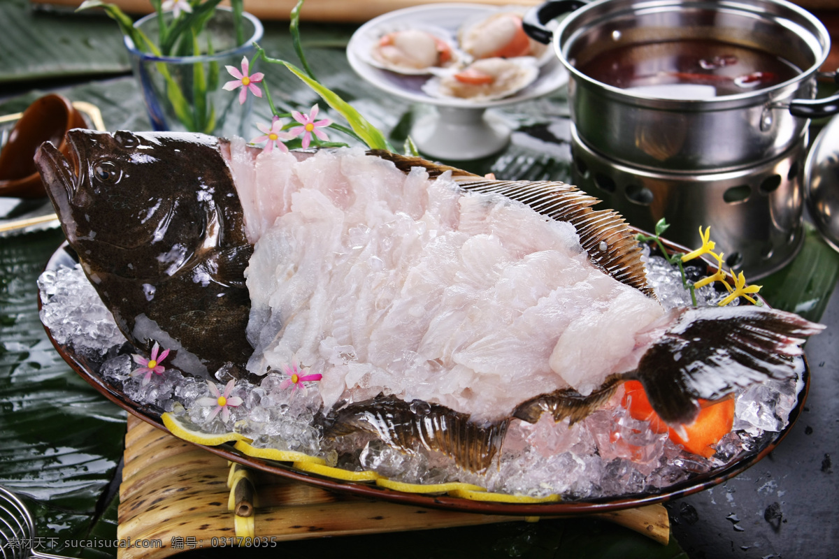 鸦片鱼 鱼 新鲜 火锅 冰块 白色鱼肉 生鱼肉 盘装 高级料理 竹板 荷叶 海鲜 鱼头 传统美食 餐饮美食
