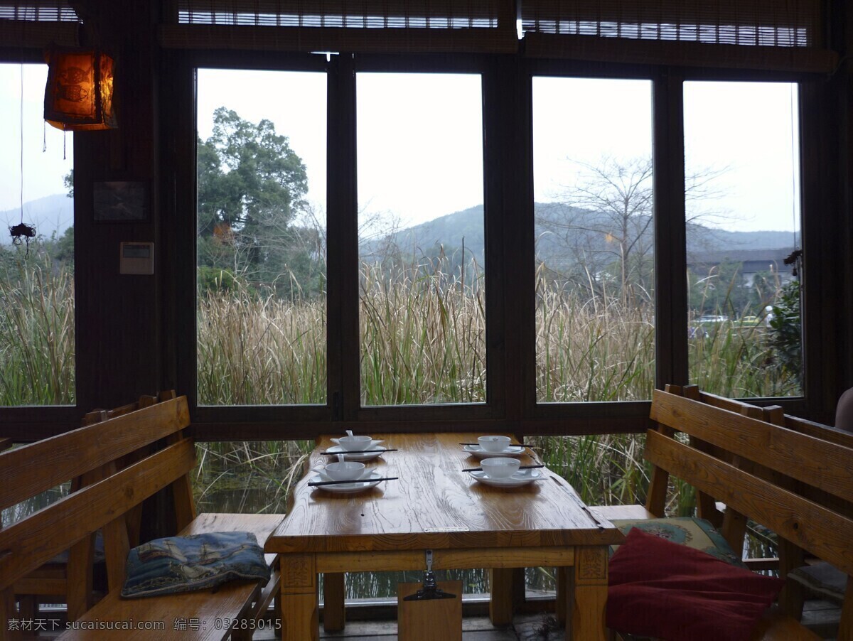 木质餐厅 芦苇 木桌 木椅子 木窗户 国内旅游 旅游摄影