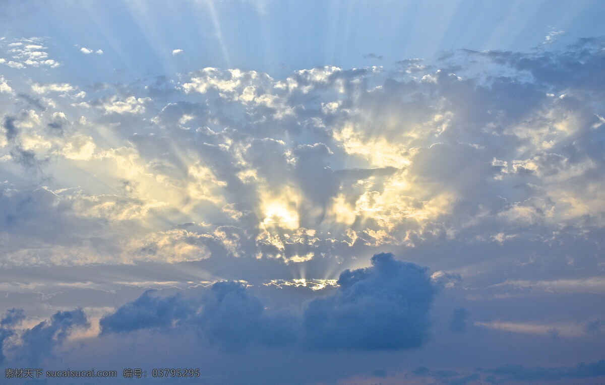 阳光透过云层 透过云层图片 云层图片 天空云朵 云层 阳光