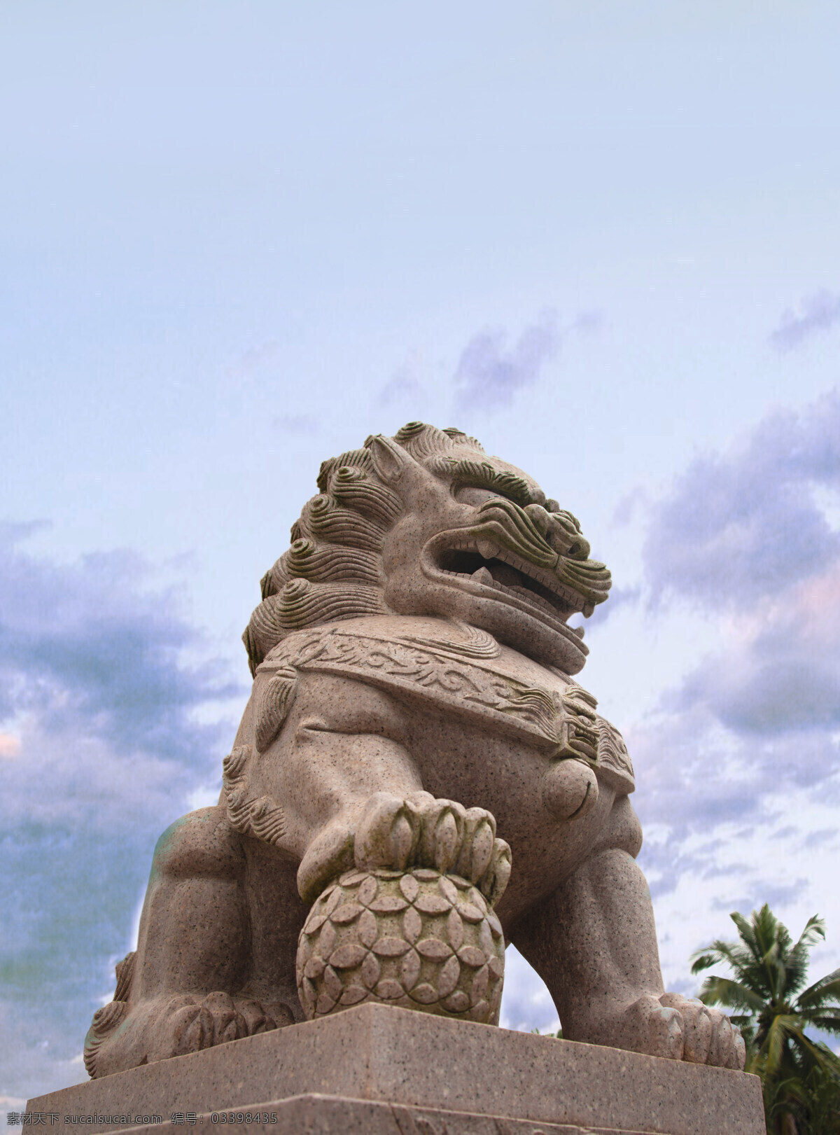 石狮子图片 门口石像 石狮子 中国元素 建筑物 文物 吉祥物 雕像 雕塑 复古门 文笔峰 海南 海口 海南旅游 海南风光 文化艺术 传统文化