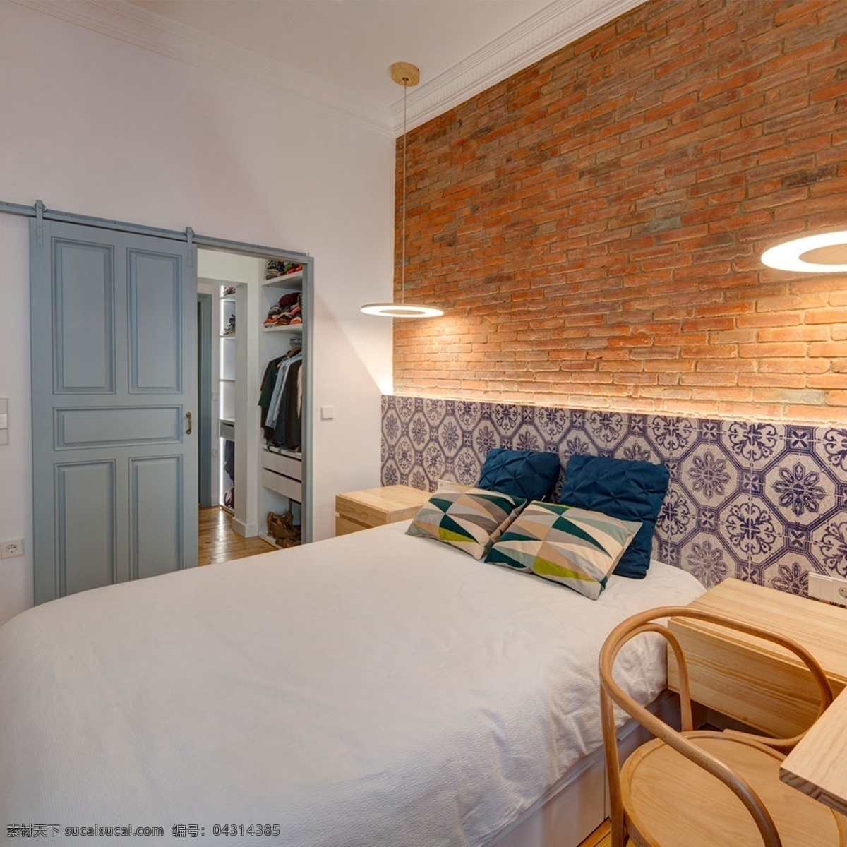 现代 文艺 卧室 亮 褐色 背景 墙 室内装修 效果图 蓝色门 木制背景墙 木制床头 卧室装修
