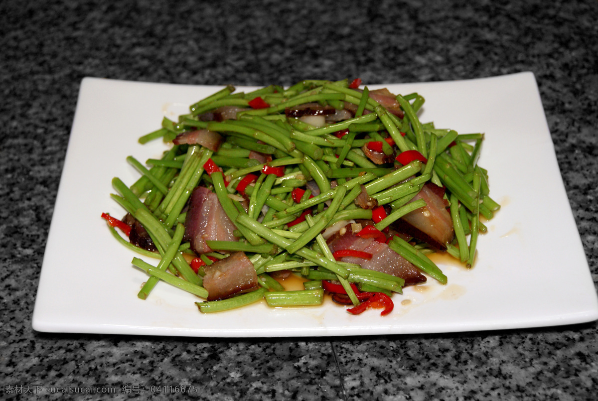 泥蒿炒腊肉 泥蒿 腊肉 红椒 大蒜 粤菜 杭帮菜 湘菜 中餐美食 菜肴 传统美食 餐饮美食