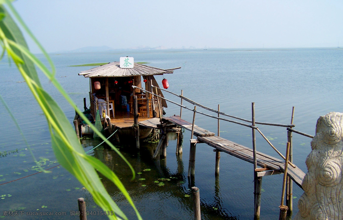 湖泊渔船 湖泊 湖水 木船 渔船 渔民 木桥 大自然 生态 自然美景 自然风景 自然景观