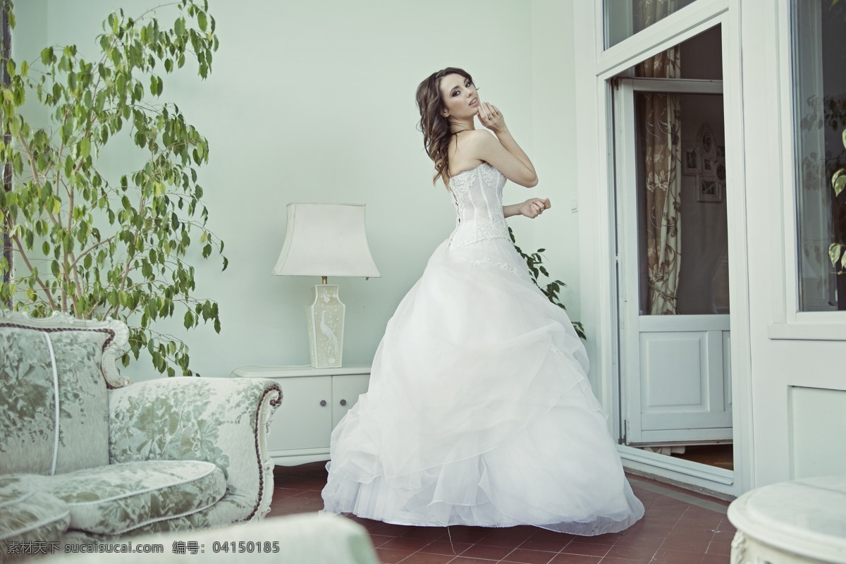 穿 婚纱 美丽 新娘 叶子 沙发 台灯 情侣图片 人物图片