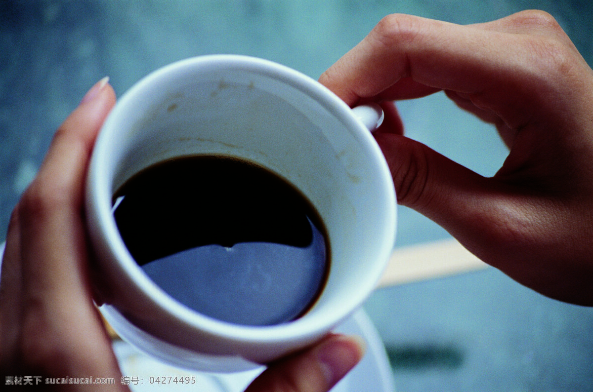 手 端 咖啡杯 咖啡 手端咖啡杯 咖啡文化 coffee 高清图片 咖啡图片 餐饮美食
