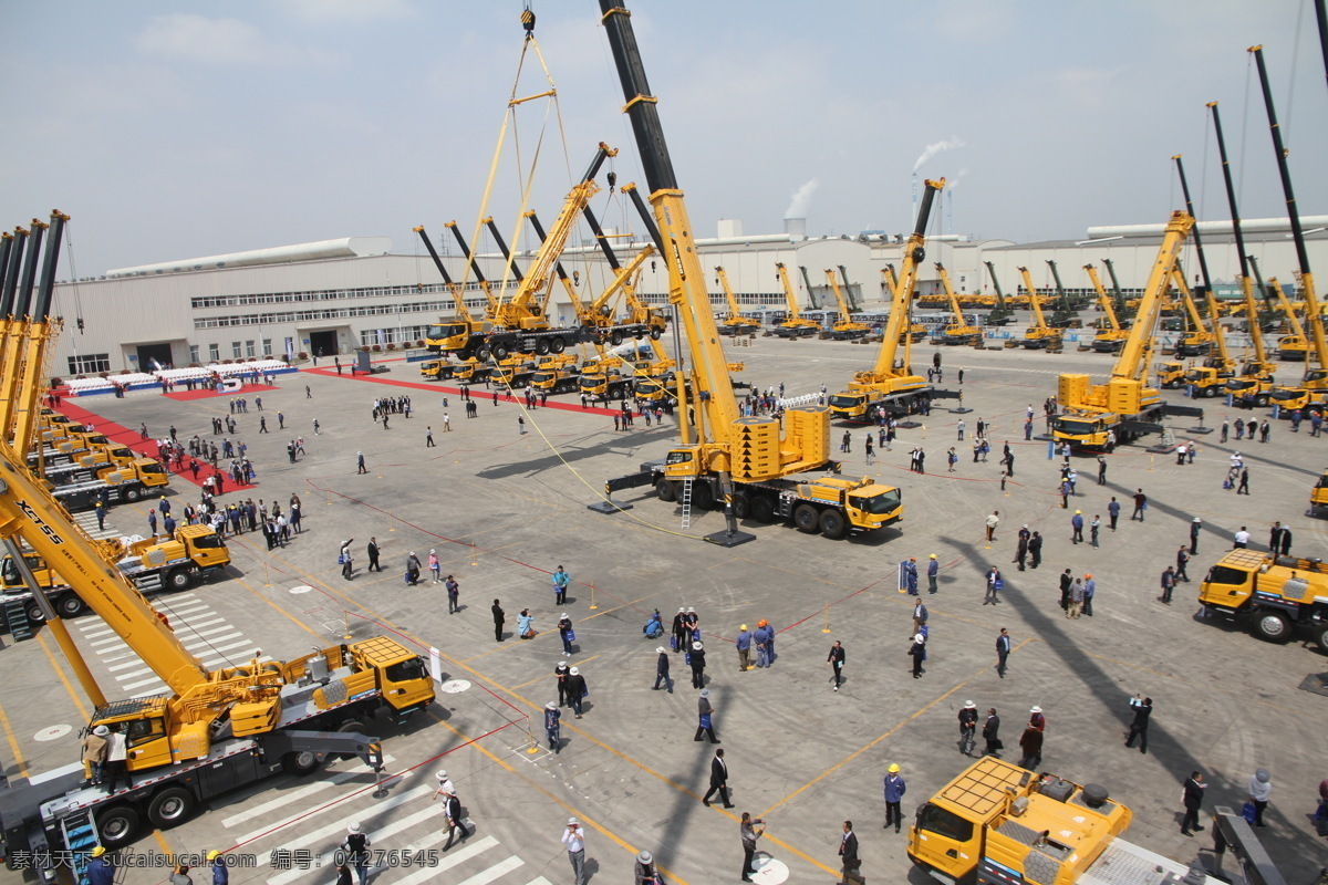 起重机 展示 大 场面 全景 起重设备 工程机械 起重 起重臂 起吊 吊装 建筑工程 起重运输 机械 现代科技 工业生产