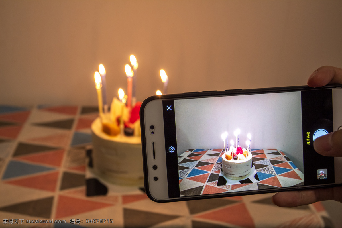 手 手机 拍照 商用 手拿手机 蛋糕 甜品 照片 背景
