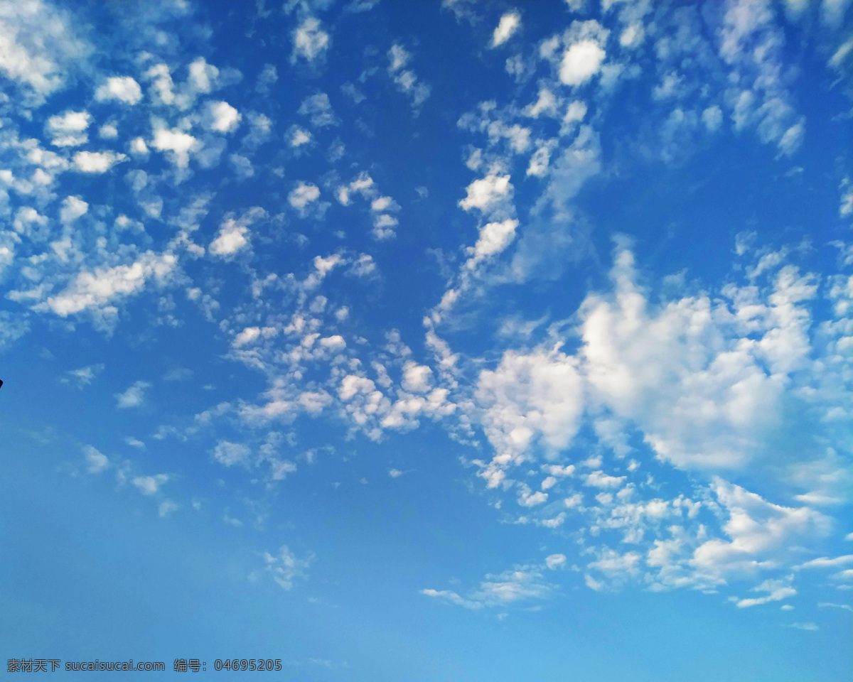 蓝天白云 云 云彩 云朵 仰拍天空 天空 天空云彩 天空壁纸 天空背景 彩云 晴天天空 纯蓝天空 蓝天 蓝色天空 蔚蓝天空 白云 天空白云 纯净的天空 澄澈的天空 雨后的天空 鱼鳞云 晚霞 自然景观 自然风景