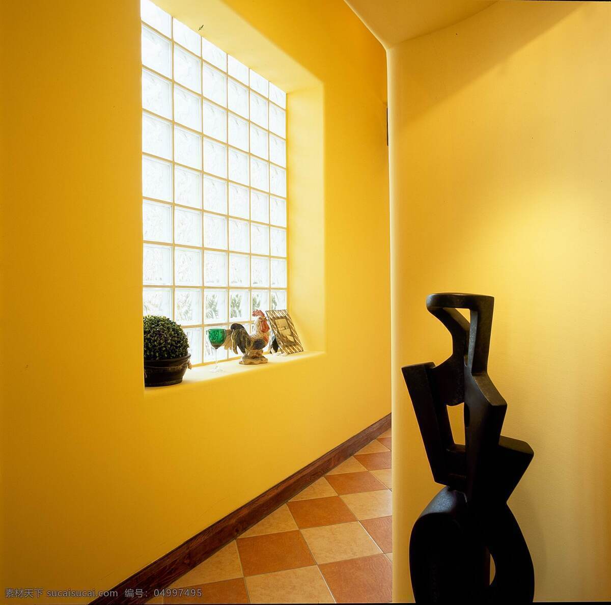 田园 地中海 走廊 窗户 装修 效果图 过道 浅黄色墙壁 白色灯光 方块 浅黄色 地板砖