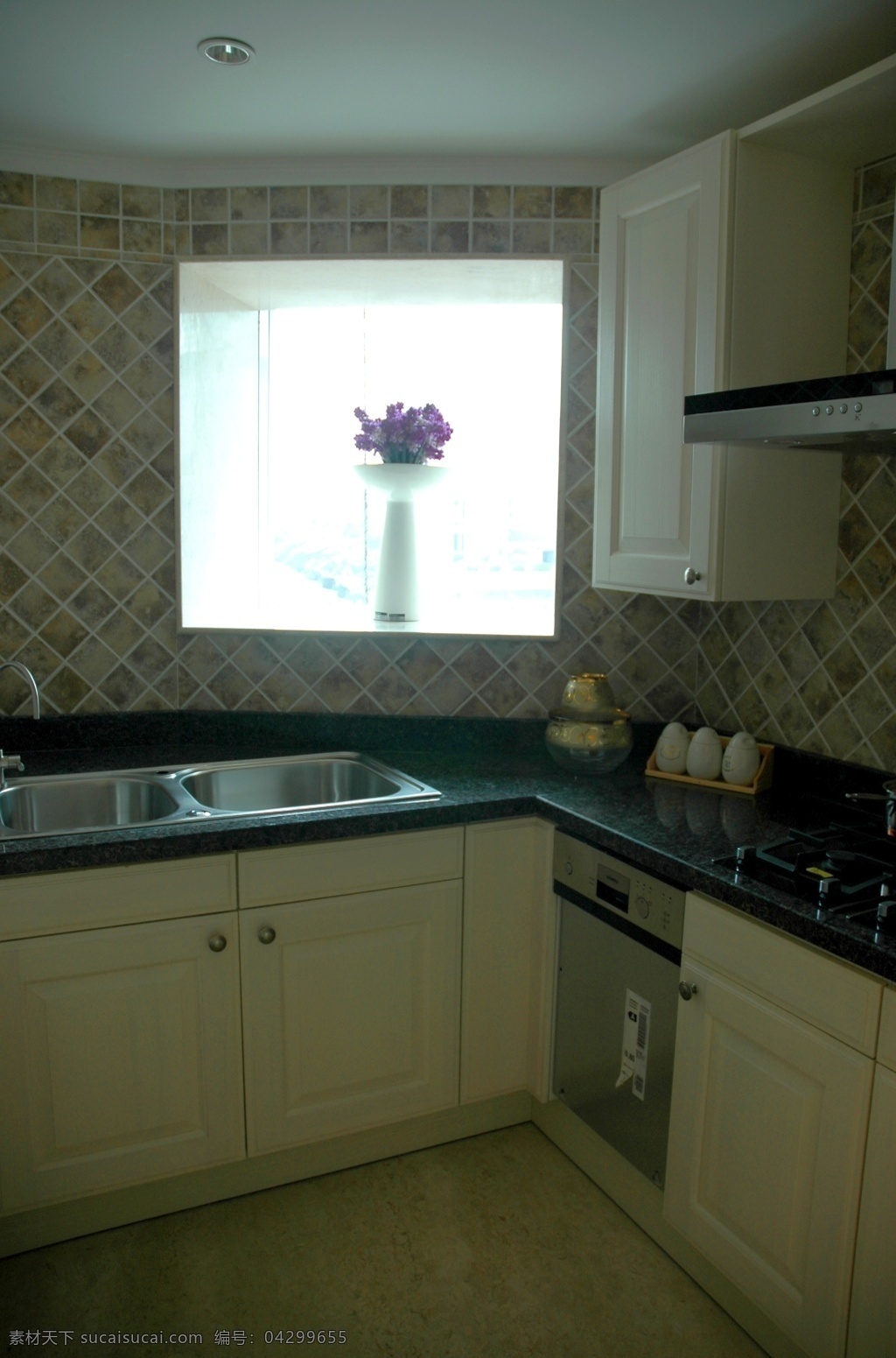 别墅 室内 厨房 装修 效果图 白色 木质 整体橱柜 黑色 大理石 台面 陶瓷地板 吊顶