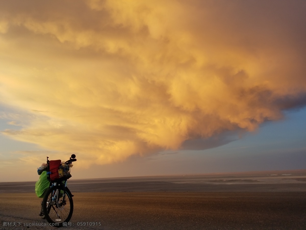 骑行摄影图 公路 骑行 自行车 川藏线 运动 旅游 蓝天 白云 旅游摄影 国内旅游 自然风景