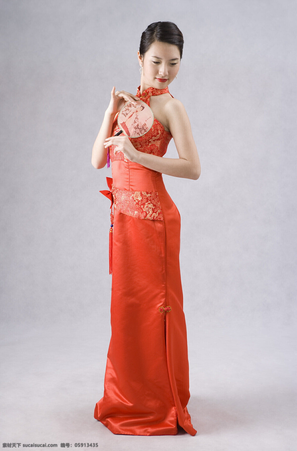 碧月 羞 花 旗袍 女人 东方美人 羞涩 侧视 丝绸扇 唐装 女性 人物 高清图片 美女图片 人物图片