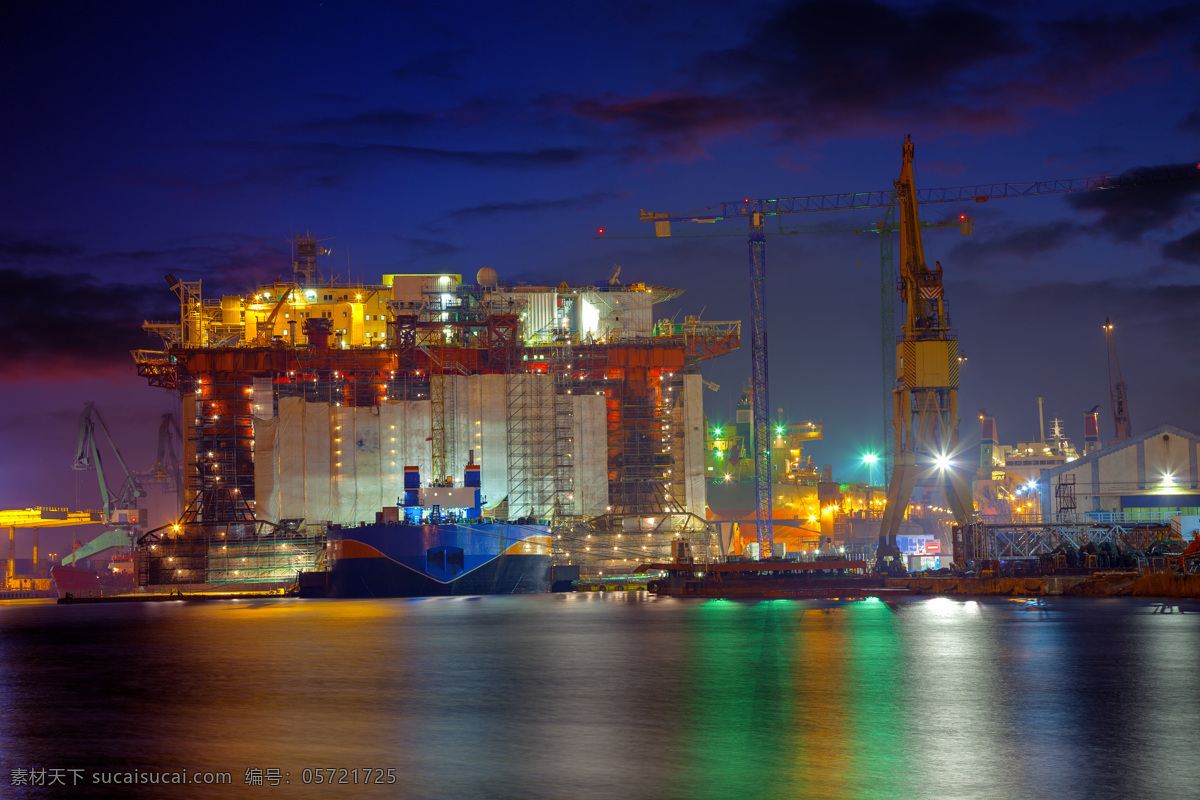 港口 码头 吊机 起重器 夜景 灯光 集装箱 大海 泊位 机械 船务 工业生产 现代科技