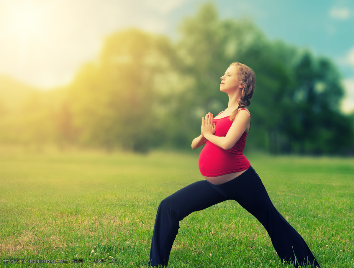 练 瑜伽 孕妇 练瑜伽的孕妇 孕妇美女 准妈妈 大肚子 怀孕 时尚美女 美女图片 人物图片