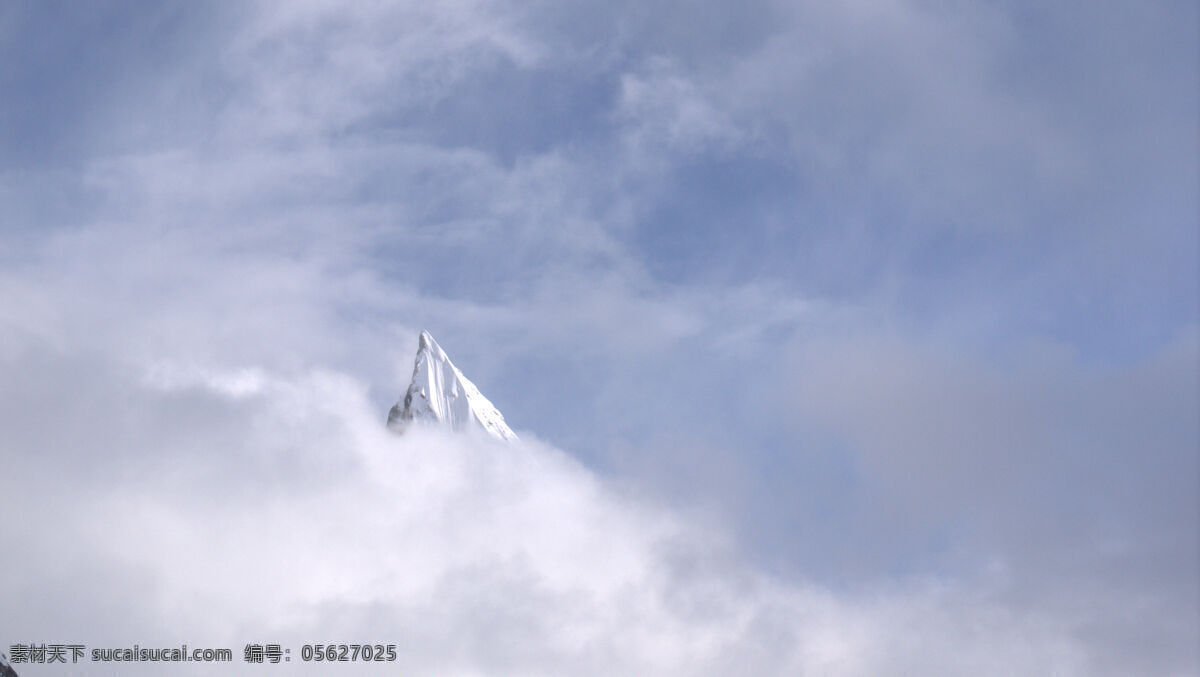 山峰 云雾缭绕 巅峰 山尖 雪山 神山 蓝天 神圣 浩瀚 自然景观 自然风景