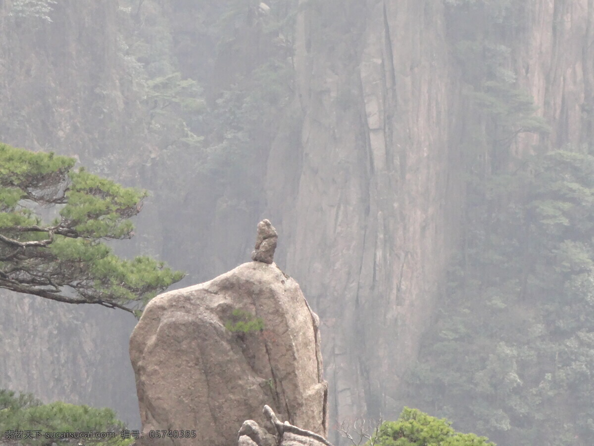 安徽黄山 黄山地质公园 山峰岩石 悬崖峭壁 安徽旅游 松树植物 山脉高山 黄山云雾 黄山美景 旅游摄影 自然风景