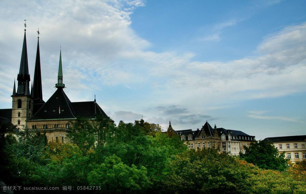 卢森堡 市内 一景 教堂 法式楼房 树林 树木葱郁 蓝天白云 景观 建筑 自然风光 自然景观 建筑景观