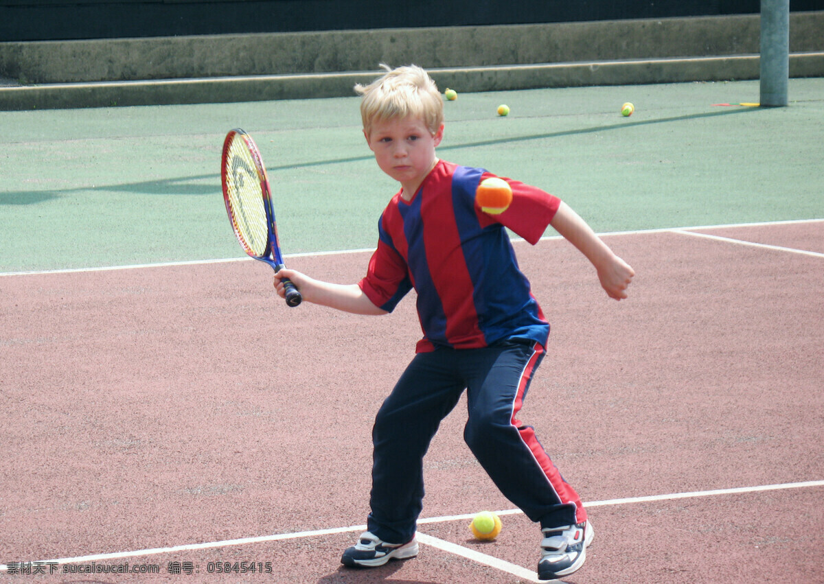男孩打網球 體育運動 攝影 網球 男孩 兒童 文化艺术 体育运动 摄影图库