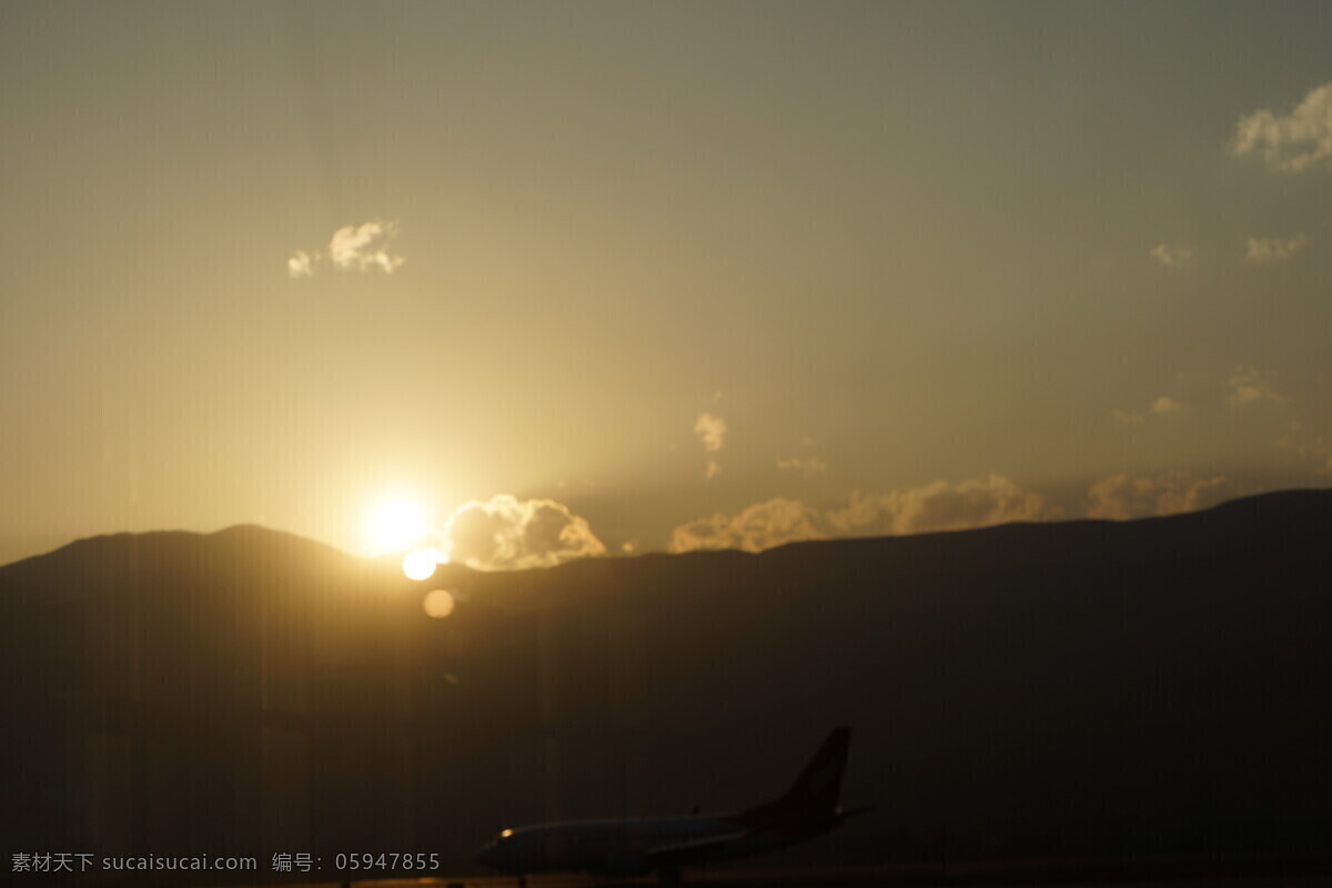 飞机 外景 天空 交通工具 夕阳 早晨 太阳 自然景观 自然风景