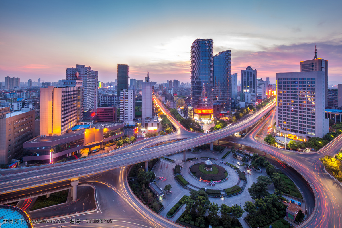 城市道路夜景 楼房 美丽 夜景 夜晚 公路 城市风光 城市 建筑 建筑设计 环境家居 黑色