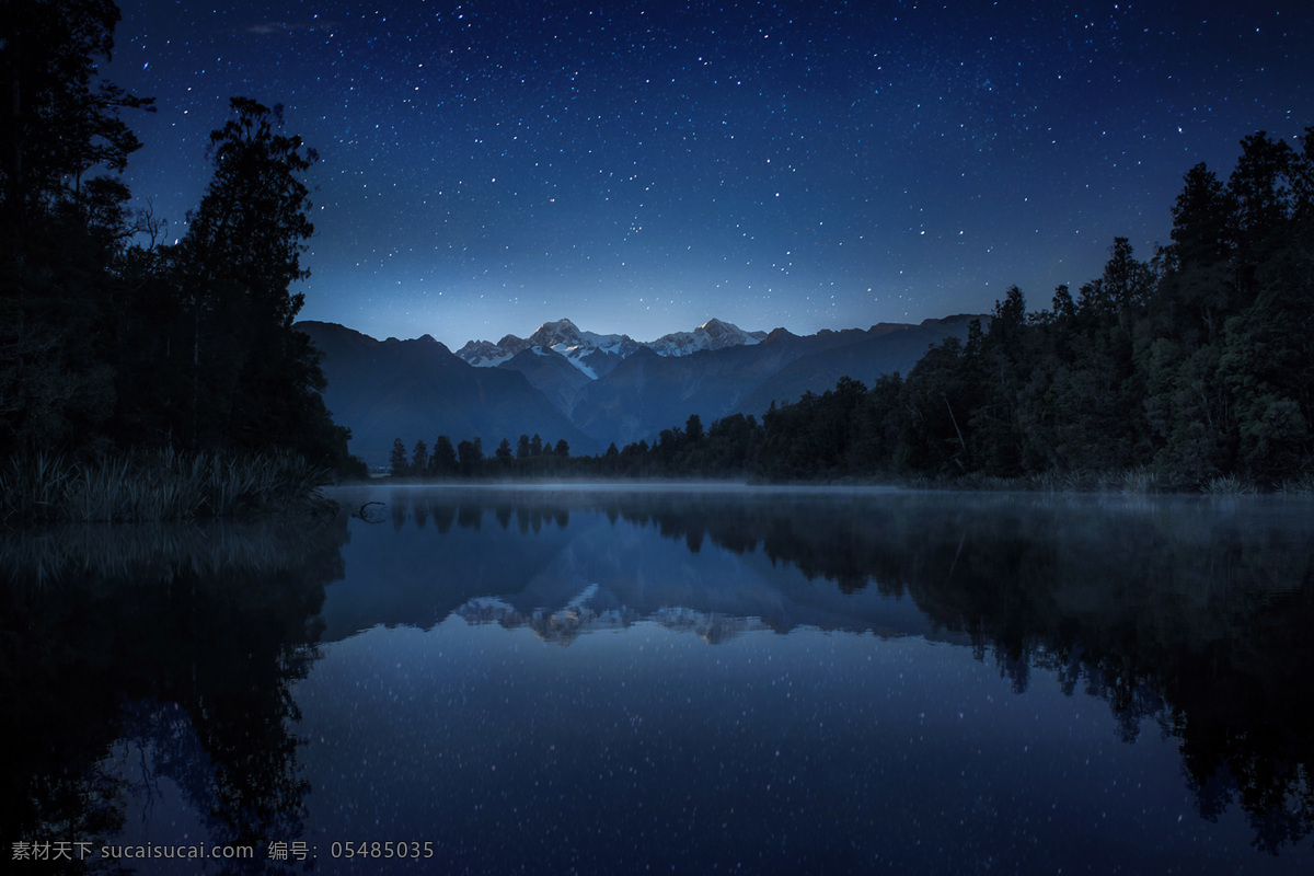 夜晚的湖 夜晚 森林 湖面 月光 黑色