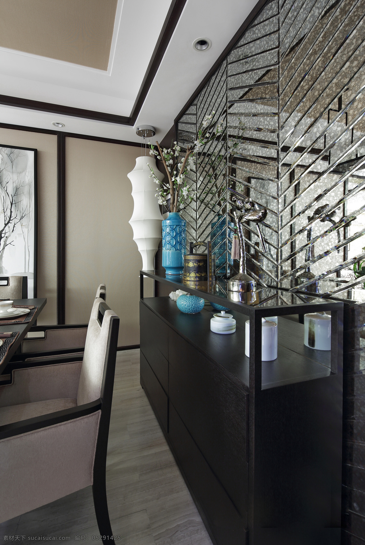 现代 时尚 蓝色 斑点 花瓶 客厅 室内装修 效果图 深灰色地板 黑色柜子 客厅装修 蓝色花瓶