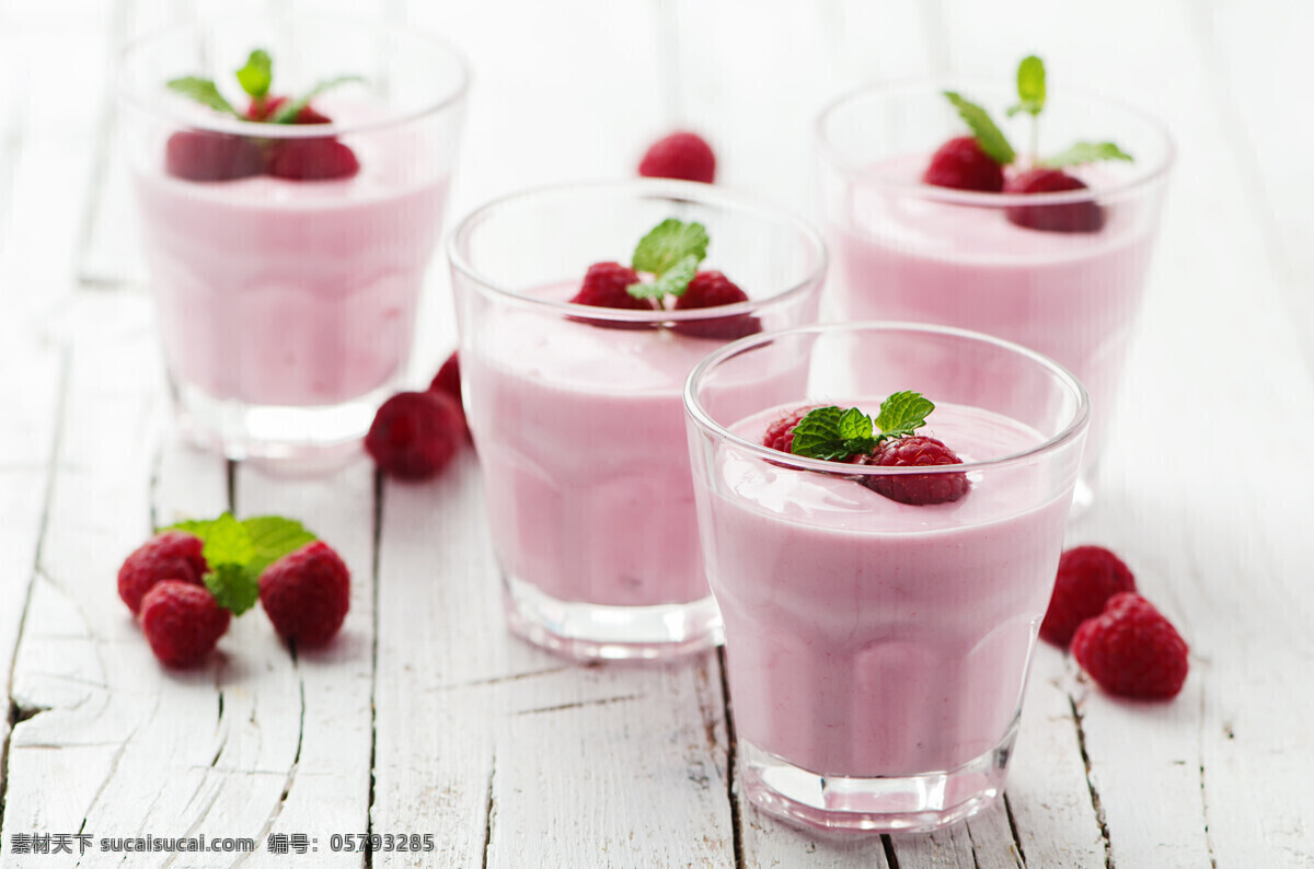 树莓 奶昔 美食 玻璃杯子 酸奶 乳制品 食物摄影 美味 树莓奶昔 点心图片 餐饮美食