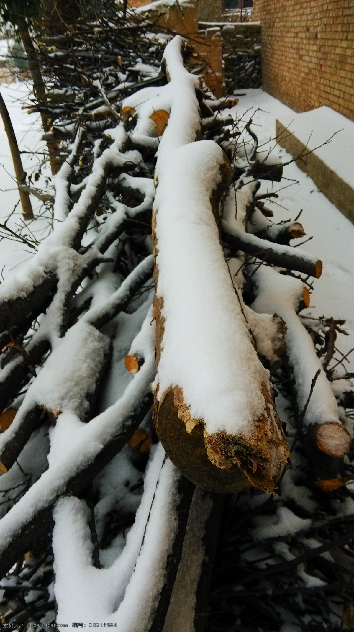 木头的积雪 雪特写 雪景 木头上的积雪 静物 雪木 冬天 寒冷 季节 自然风景 自然景观