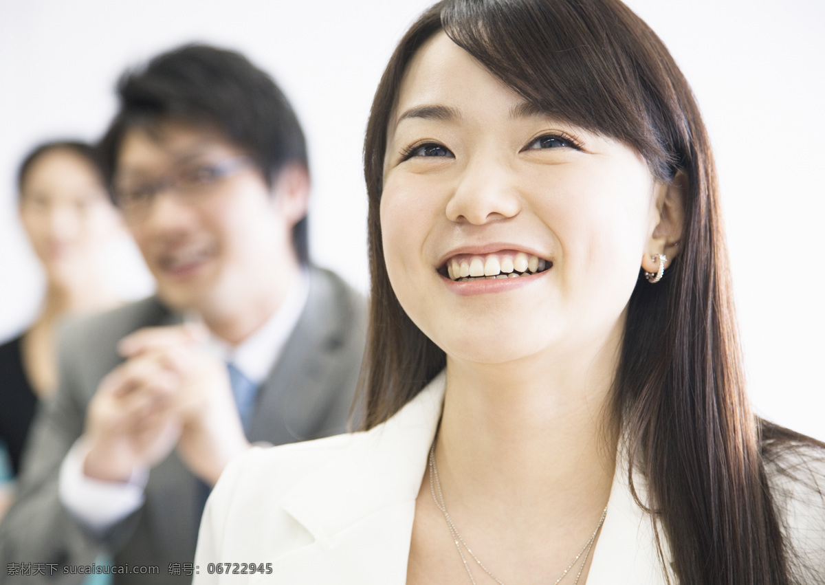 自信 笑容 白领 美女图片 商业演讲 商务人士 职场 青年 职业女性 美女 会议报告 会议演讲 研究 商讨 开会 摄影图 高清图片 人物图片