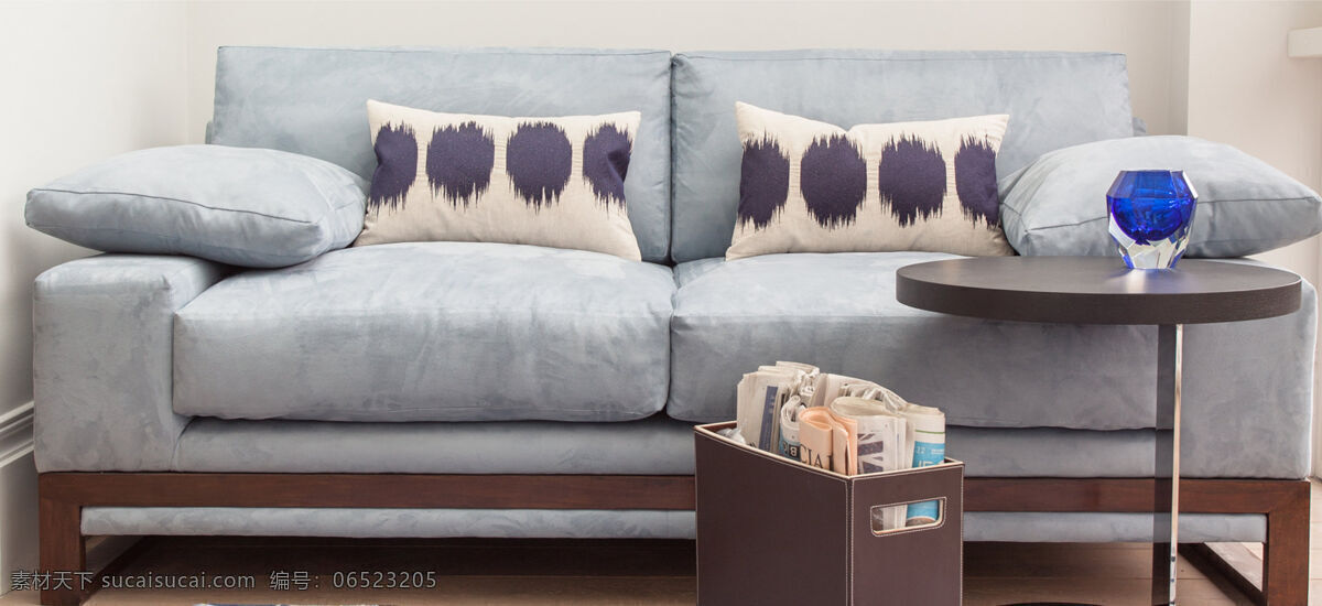 现代 清新 客厅 浅 灰色 布艺沙发 室内装修 效果图 客厅装修 斑点抱枕 木地板 圆形茶几