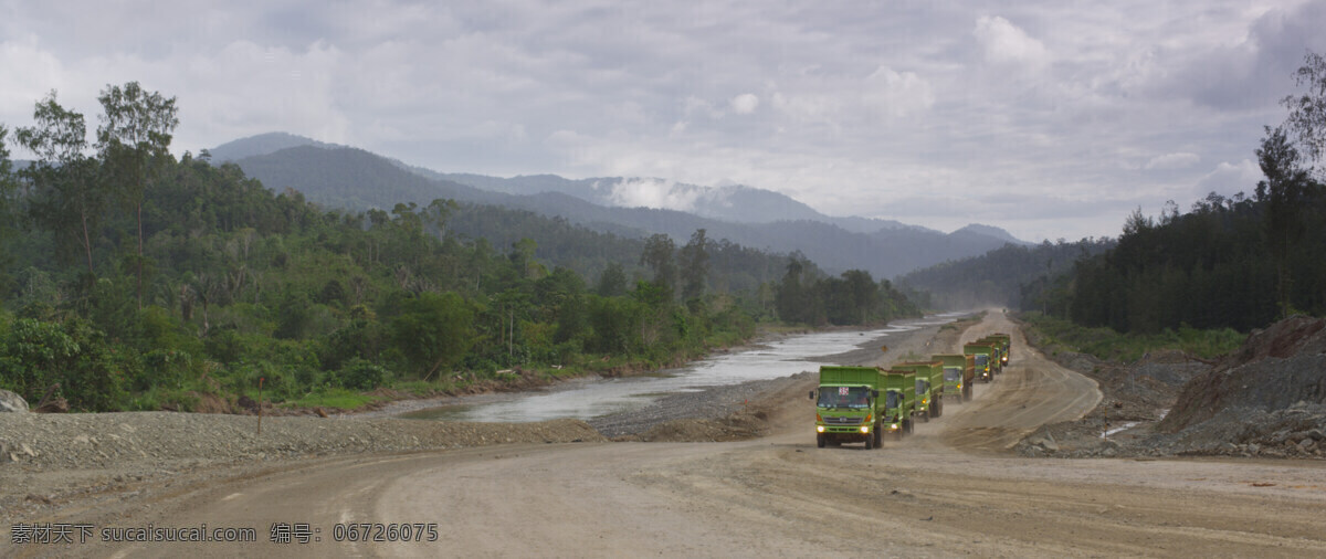 运输车队 运输 车队 印尼 苏拉威西 红土 钢铁 河边 工业生产 现代科技