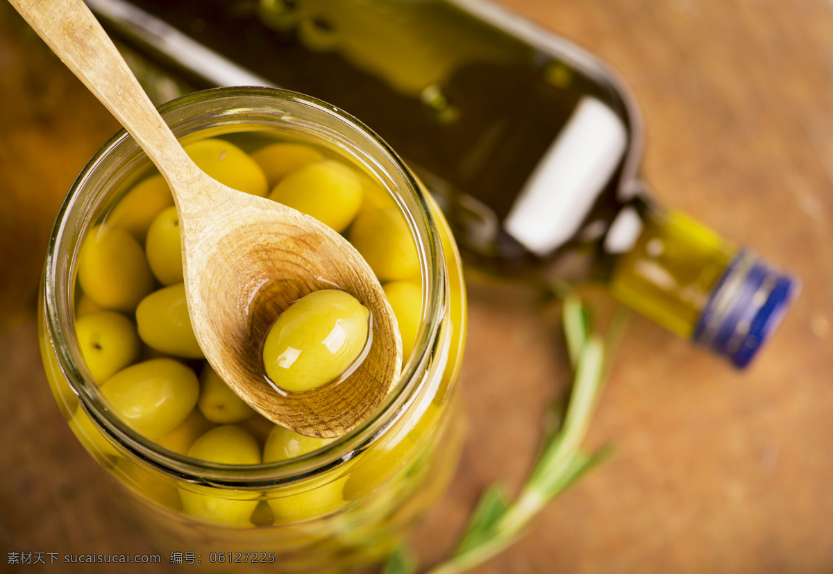 木勺 里 橄榄 橄榄油 橄榄叶 玻璃瓶 食物原料 食材原料 餐饮美食