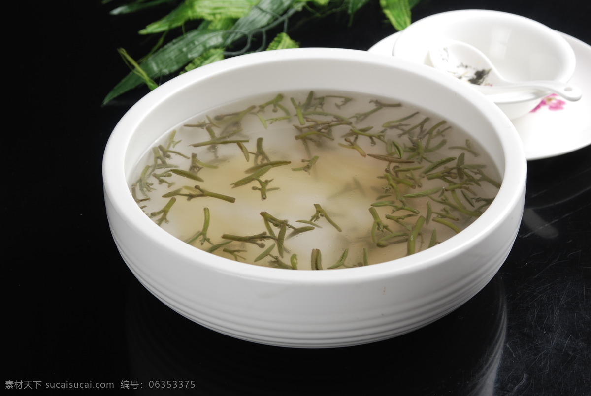 汤羹煲类 西湖莼菜汤 养生钙骨汤 美食 菜品 菜谱 餐饮 传统 中餐 色香味 绿色食品 高档菜 粤菜 杭帮菜 湘菜 营养餐 保健食品 美容食品 汤羹 海鲜 美食菜品菜谱 传统美食 餐饮美食载 摄影图库 餐饮美食